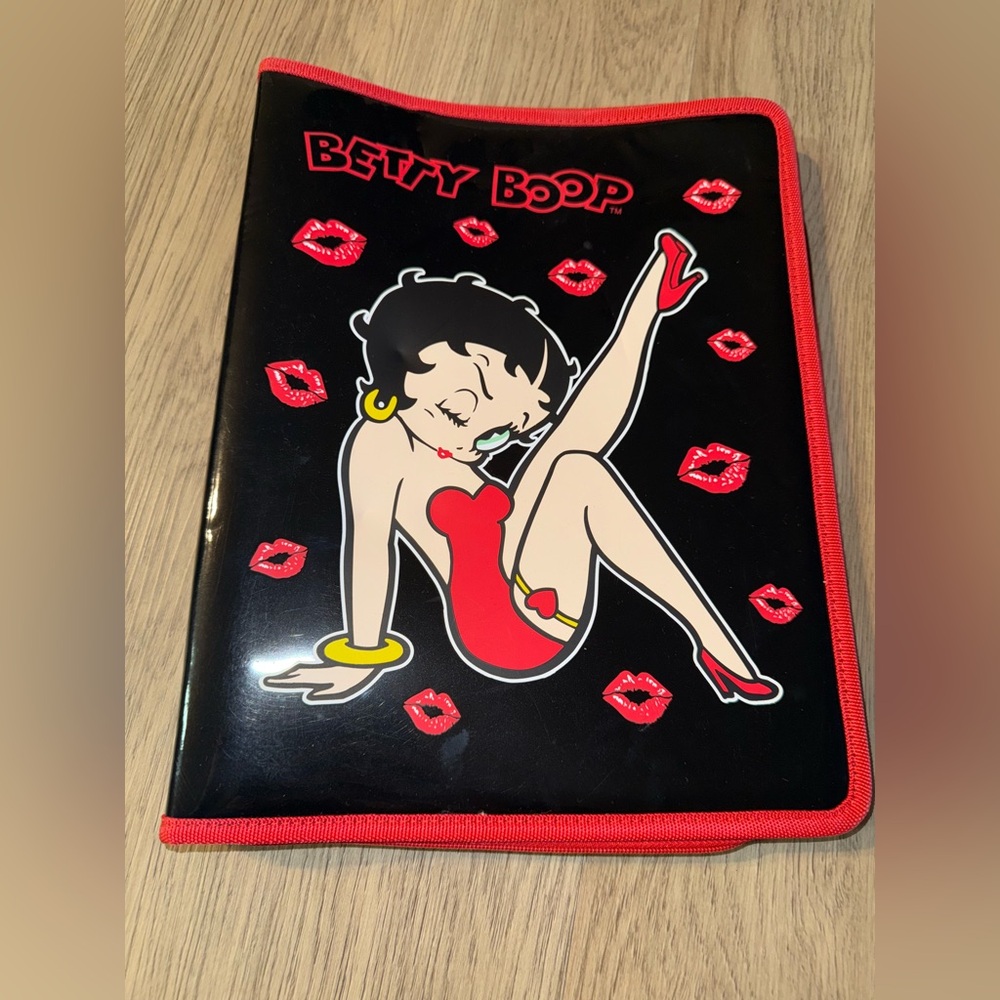 Betty‎ Boop Heart-Shaped with Cream and Red
